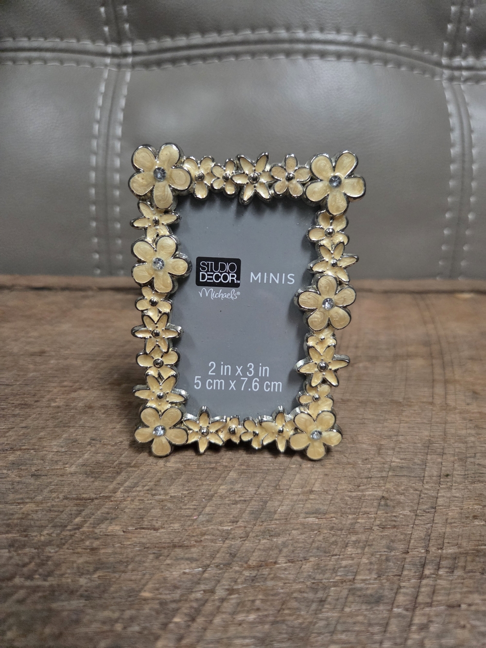 Studio Decor Minis Cream Enameled Floral 2x3 Frame with Crystals Bin 1R